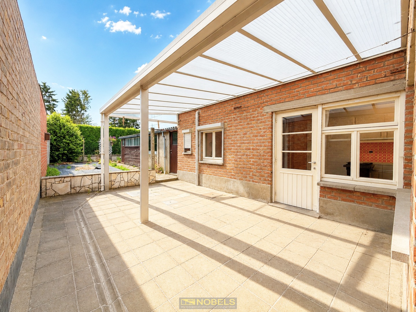 Te koop, te renoveren rijwoning met tuin nabij de N60 - foto 2