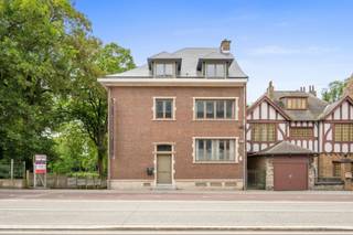 Dit kantoorgebouw is een uitstekende opportuniteit die functionaliteit, esthetiek en een toplocatie combineert. Met een prachtig uitzicht op...