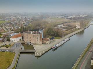 Looking for a penthouse for sale in Harelbeke? At the popular Banmolens, you can enjoy beautiful views over the Leie, in a quiet environment...