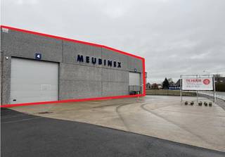 Entrepôt à louer d'environ 1 260 m² dans la zone industrielle de Kuurne. Spécifications : - Sol en béton ciré- Isolation du toit- Portail...
