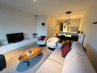 Stijlvol instapklaar gelijkvloers appartement met zonnige tuinOntdek dit prachtige gelijkvloers appartement met 2 slaapkamers in het gegeerde project...