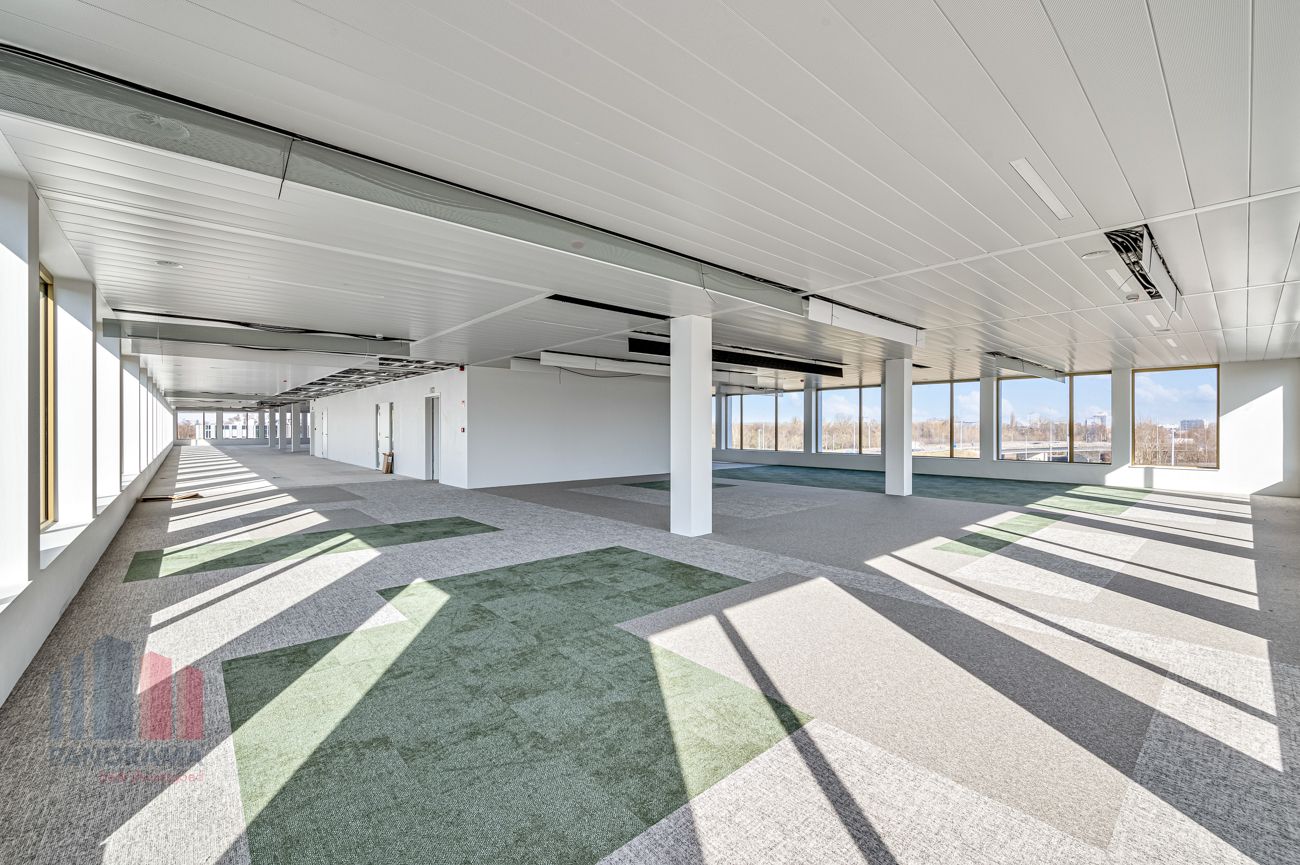 Uniek kantoorgebouw op absolute toplocatie met visibiliteit van de R4 - foto 3