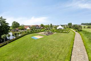 Overname aandelen van de vennootschap (schuldenvrij) is eveneens mogelijk zodat u geen registratierechten dient te betalen.De totale...