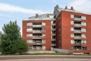 Volledig instapklaar appartement op de 5eV bestaande uit: een inkomhal, een woonkamer, een modern ingerichte keuken, een wasplaats/berging,...