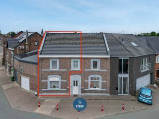 GEZINSWONING MET 2 RUIME SLPKS EN TUIN IN HARTJE KOTEM ! <br /><br />We vinden deze gesloten woning met een bewoonbare oppervlakte van 156 m² terug in Kotem-Maasmechelen. <br /><br />Voor meer informatie, neem zeker een kijkje op onze website via de volgende link:<br />https://www.sterkvastgoedmakelaars.be/detail/te-koop-woning-maasmechelen/7371548?dosearch=True&amp;flowstatus=ForSale,ForSaleReserved,ForSaleWithBid,ToCompleteForSale,SoldUnderReserve,Sold&amp;pageindex=1&amp;pagesize=12&amp;searchpage=ForSale&amp;sortdirection=DESC&amp;sortfield=pub_flowstatus&amp;transactiontype=Sale