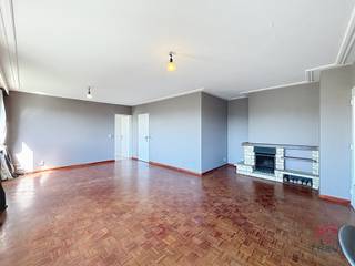 ANDERLECHT, à proximité des toutes les commodités et des grands axes, bel appartement 1 chambre de ± 63m² situé au 6ème étage avec ascenseur.Au 6ème...