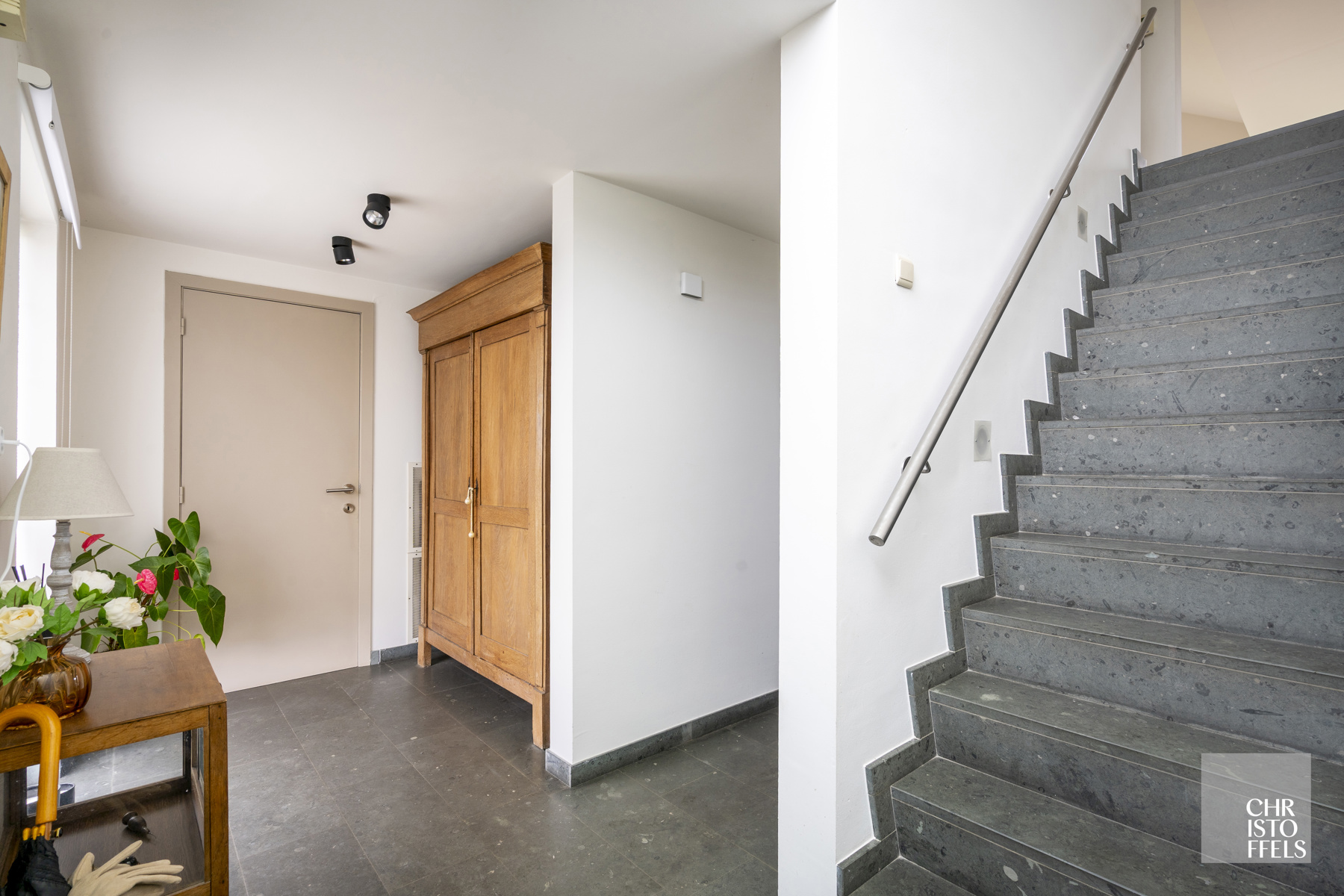 Ruime woning in Bilzen met veel woon- en werkmogelijkheden! - foto 2