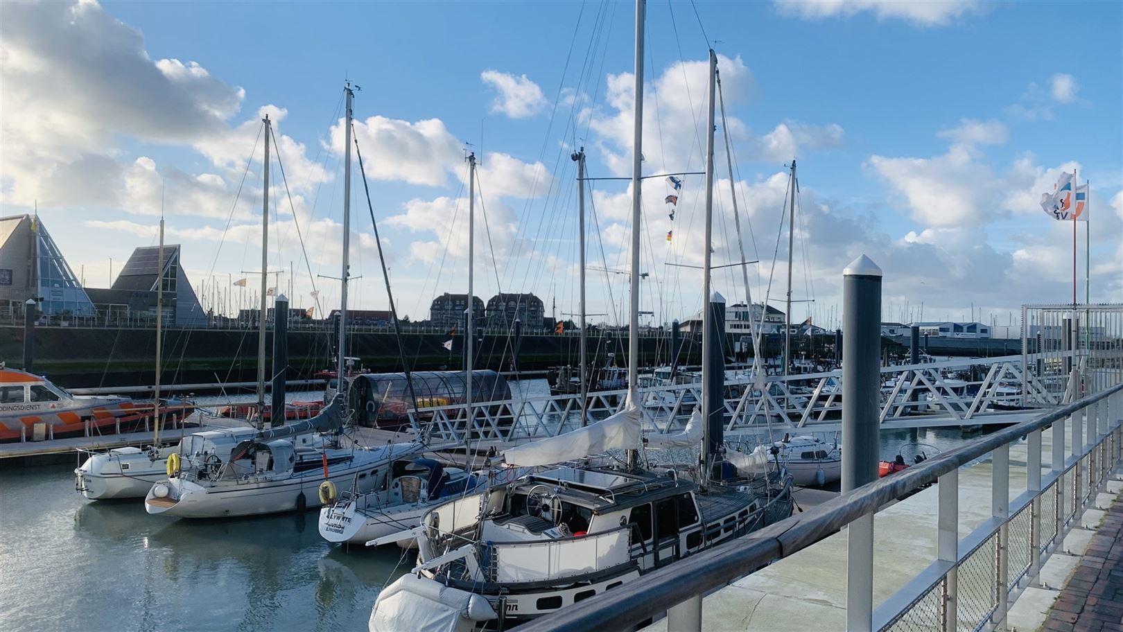 Volledig Gerenoveerd app. met zicht op haven - foto 2