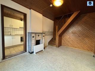 <p><span>WONING MET 2 SLAAPKAMERS EN TUIN IN RUSTIGE OMGEVING</span></p><p><span>Richtprijs 125.000 euro</span></p><p><span> </span></p><p><span>Deze woning is gelegen in een rustige straat en op wandelafstand van het recreatiedomein De Gavers en openbaar vervoer.</span></p><p><span>De woning is als volgt ingedeeld: op de gelijksvloer treft u de living en eetruimte, de keuken met oven, kookplaat, dampkap en frigo.</span></p><p><span>Verder treft u nog een toilet.</span></p><p><span>Op de eerste verdieping treft u 1 slaapkamer en een andere slaapkamer met douche en lavabo.</span></p><p><span>De zolder is toegankelijk via een vaste trap. Deze ruimte kan ingericht worden als bijkomende slaapkamer.</span></p><p><span>Buiten treft u nog een tuin met tuinhuis.</span></p><p><span>De woning beschikt over dubbele beglazing in PVC met uitzondering van de 2 dakvensters. </span></p><p><span> </span></p><p><span>Stedenbouwkundig uittreksel/inlichtingen in aanvraag!</span></p><p><span>Voor meer info of bezoek bel 0472/29.25.04 of stuur een email naar <span>louis@svena.be</span></span></p><p><span>Deze gegevens zijn louter informatief en wij kunnen niet aansprakelijk gesteld worden voor eventuele onjuistheden.</span></p><p><span>De bewoonbare oppervlakte is slechts indicatief.</span></p>