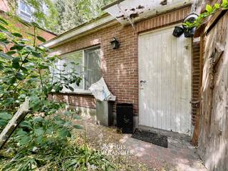 Aan de levendige Sint-Bavostraat in het centrum van Wilrijk ontdek je deze karaktervolle bel-etagewoning waar wonen, werken en samenleven...
