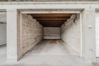 Garagebox in het hart van KortrijkBent u op zoek naar een veilige, goed gelegen parkeerplaats of extra opslagruimte in Kortrijk?Dit is uw kans.Garage...