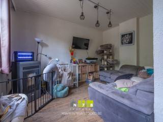<strong>HALFVRIJSTAANDE WONING OP EEN PERCEEL VAN 5A70CA TE GENK. </strong><br /><br /><strong>TROEVEN</strong><br />- Karaktervolle woning met bijzonder veel potentieel, gelegen in de historische omgeving van Waterschei en geschikt voor wie op zoek is naar een renovatieproject met mogelijkheden.<br />- Interessant renovatiepand voor handige kopers, verbouwers of investeerders die de woning volledig naar eigen smaak en behoeften willen moderniseren.<br />- Ruim woonvolume verdeeld over meerdere niveaus, met een woonkamer, keuken, badkamer, meerdere slaapkamers en bijkomende zolderruimtes. De aanwezige ruimtes bieden bovendien mogelijkheden om de indeling naar eigen wensen te optimaliseren.<br />- Aangebouwd gedeelte met extra leefruimte, bestaande uit een woonkamer, slaapgedeelte, badkamer, toilet en bergkast met boiler. Een interessante meerwaarde voor wie nood heeft aan extra woon-, hobby- of werkruimte.<br />- Veel extra bergruimte, dankzij de kelder, verschillende zolderruimtes en het ruime tuinhuis van maar liefst 20 m².<br />- Aangename buitenmogelijkheden met een overdekt terras en buitenruimte, waardoor ook het potentieel van de tuin optimaal kan worden benut.<br /><br /><strong>KELDERVERDIEPING</strong><br />Kelderruimte (2,96m x 4,23m = 12,52 m²).<br /><br /><strong>GELIJKVLOERS</strong><br />- Woonkamer (3,28m x 4,29m) + (3,01m x 4,29m) +(1,15m x 1,49m) = 28,70 m²): laminaat, pelletkachel, houtkachel, digitale meter, zekeringenkast.<br />- Keuken (3,48m x 2,49m = 8,67 m²): tegelvloer, pompten, gasvuur.<br />- Badkamer (2,84m x 2,39m = 6,79 m²): toilet, enkele lavabo verwarming elektrisch, bad.<br /><br /><strong>VERDIEPING +01</strong><br />- Overloop / trap (0,87m x 1,08m)+ (0,87m x 3,29m)= 3,80 m².<br />- Zolderruimte (6,66m x 2,28m = 15,18 m² ): toegankelijk via deur.<br />- Slaapkamer 1 (4,29m x 3,28m = 14,07 m²): laminaat.<br />- Slaapkamer 2 (3,18m x 4,29m = 13,64 m²): laminaat.<br /><br /><strong>VERDIEPING +02 (vaste trap)<br /></strong>- Overloop ( 4,39m x 1,90m m = 8,34 m² ): houten vloer.<br />- Zolderruimte / slaapkamer (3,09x 4,34m = 13,41 m²): houten vloer, muur bekleed met hout.<br />- Zolderruimte ( 2,34m x 4,11m = 9,62 m²): houten vloer.<br /><br /><strong>EXTERIEUR</strong><br />- Overdekt terras (6,76m x 2,74m = 18,52 m²): tegelvloer.<br />- Tuinhuis (5,00m x 4,00m = 20,00m²).<br /><br /><strong>AANBOUW</strong><br />- Woonkamer (5,00m x 4,40m = 22,00 m²): vloertegel.<br />- Slaapgedeelte (1,79m x 1,90m = 3,40 m²): vloertegel.<br />- Bergkast (1,17m x 1,26m= 1,47 m²): boiler.<br />- Badkamer (1,70m x 1,62m = 2,75 m²): douche, enkele lavabo vloertegel.<br />- Toilet (1,44m x 1,40m = 2,02 m²): vloertegel.<br /><br /><strong>EXTRA INFORMATIE</strong><br />Dit pand kan onderhevig zijn aan de renovatieverplichting die door de Vlaamse overheid wordt opgelegd voor residentiële gebouwen. Alle informatie kunt u terugvinden via https://www.vlaanderen.be/een-woning-kopen/renovatieverplichting-voor-residentiele-gebouwen-vanaf-2023. Erfgoedeigendom met een beschermd statuut, waar karakter, geschiedenis en charme samenkomen. Naast de unieke architecturale en historische waarde kan het beschermingsstatuut een uitzondering op de Vlaamse renovatieverplichting met zich meebrengen, wat een belangrijk voordeel kan betekenen voor de koper.<br /><br />Bekijkt u deze advertentie via een aanverwante vastgoedsite, surf dan zeker naar onze website www.N78vastgoed.be voor een uitgebreide beschrijving en foto's. Meer info: +32 (0)89 86 18 88 of info@N78vastgoed.be.