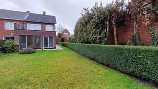Goed gelegen  jaren 60 woning met tuin en garage en werk. ...