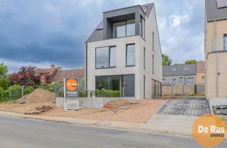 RESSEGEM - Deze prachtige nieuwbouwwoning is landelijk gelegen, in een deelgemeente van Herzele. De woning is in afwerkingsfase waarbij nog dient...