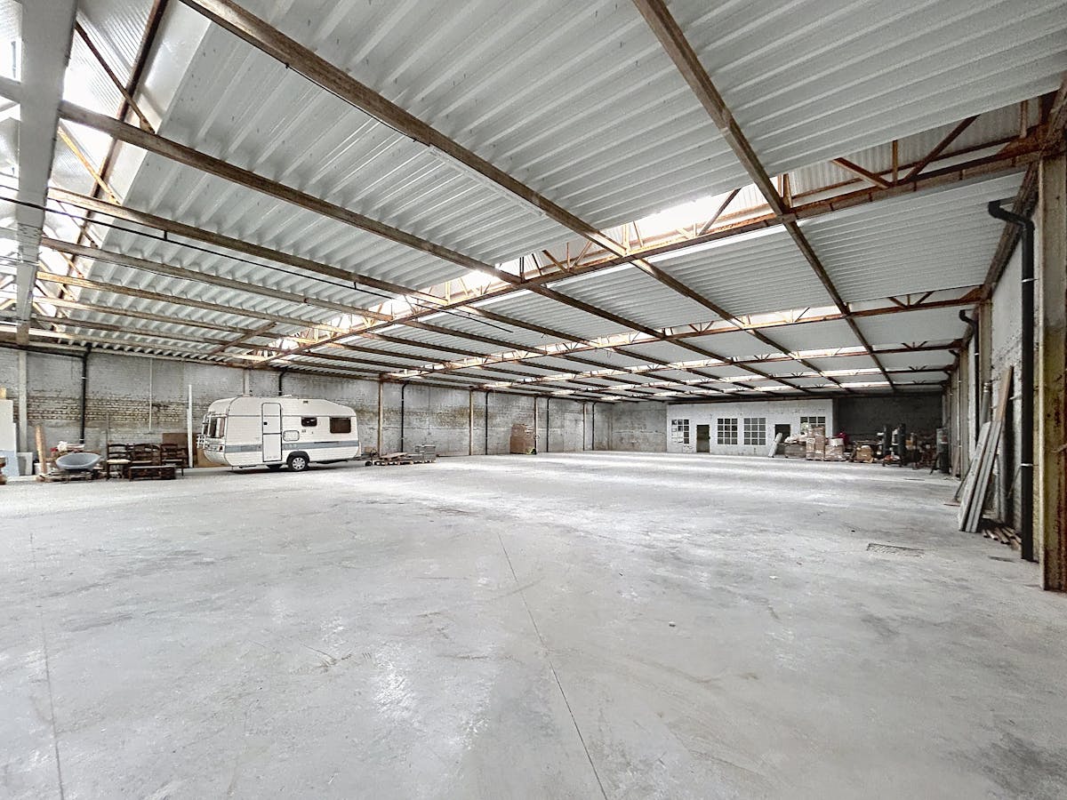 Hangar/entrepôt rénové à louer - photo 4