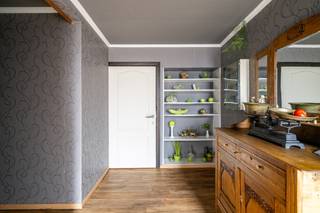 Ruime halfopen woning op een perceel van 833m² met brede oprit van maar liefst 200m² en dubbele garage, ook bereikbaar via de tuin, is gelegen in...