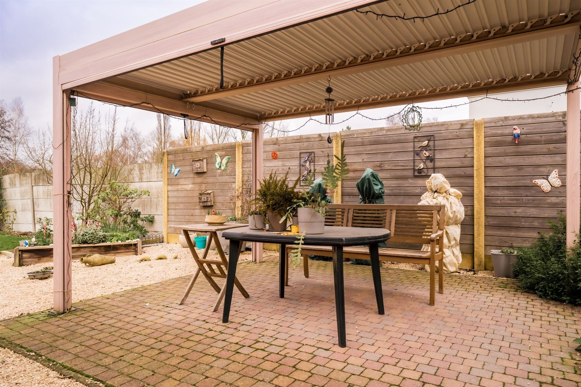 Très agréable et charmante habitation avec un magnifique jardin, une allée et un garage spacieux - photo 4