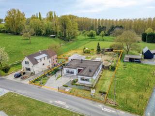 *** KIJKDAG 25/04 tussen 10u - 13u *** Op afspraak *** Uniek gelegen bungalow in het pittoreske en landelijke Asbeek, waar rust, natuur...