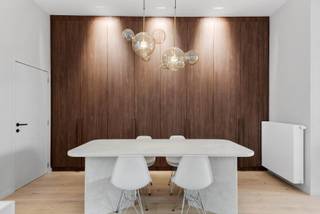 Dit volledig gerenoveerde gebouw bestaat uit drie energiezuinige loft-appartementen van elk ca. 150 m² met terrassen van ca. 15 m², en een...