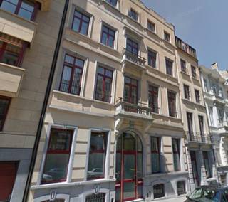 Kantoorruimtes te huur gesitueerd tussen de metrostations Kunst-Wet en Maelbeek. Al de Europese Instellingen zijn quasi op wandelafstand.• Er zijn...