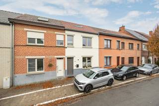 PRACHTIGE WONING MET 3 SLAAPKAMERS EN STADSTUIN IN HET CENTRUM VAN HASSELT (HOLLANDS VELD)!Deze prachtig totaal gerenoveerde woning uit 2025, gelegen...