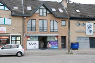 <p>This commercial ground floor in Dilbeek of 116m² is located near the station and offers a versatile layout. With easy access and parking, it is ideal for a shop, office or practice space.</p><p>The property includes a retail area of 59,69m², a warehouse of 35,30m², an office of 12,35m², storage space, a separate toilet and a terrace or garden.</p><p>Located close to Dilbeek station and major roads, it ensures excellent accessibility.</p><p>With EPC label B, this property offers great potential. Contact us for a visit.</p>