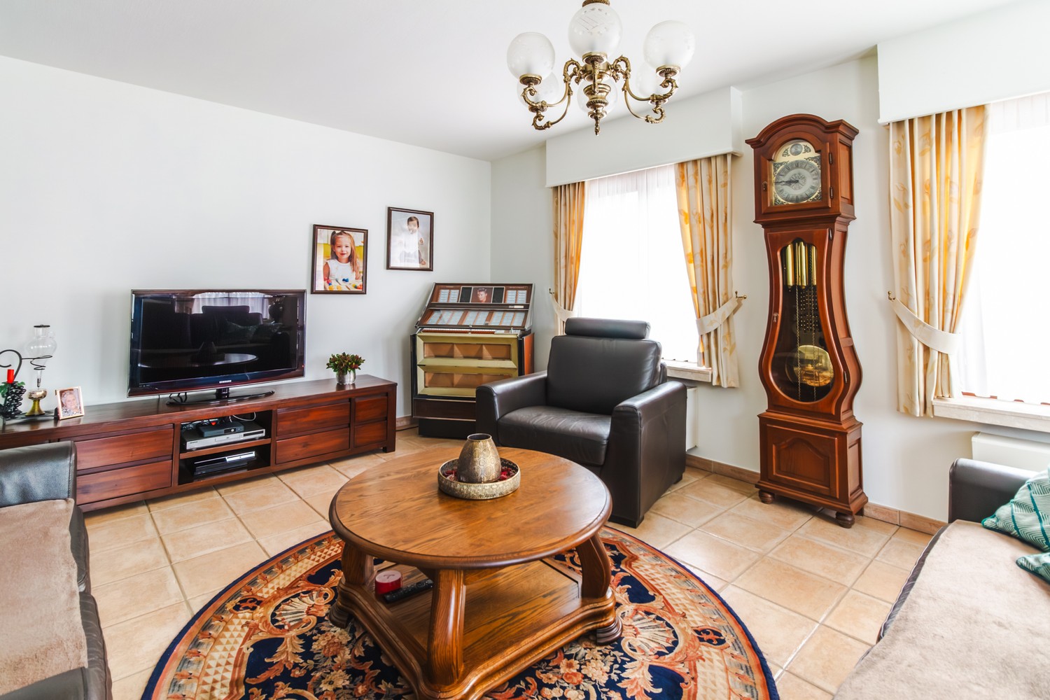 Ruime woning met grote garage / magazijn ! - foto 5