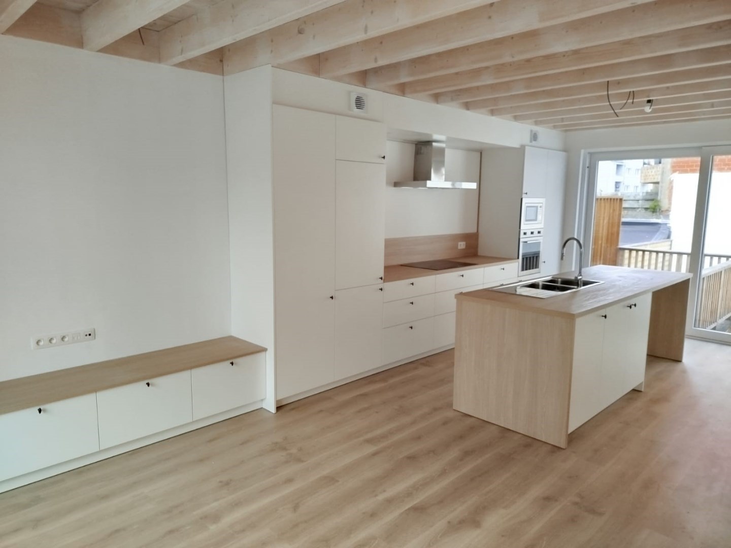 woning te koop in Oostende: ideaal voor wie op zoek is naar een betaalbare woning aan de kust! - foto 1