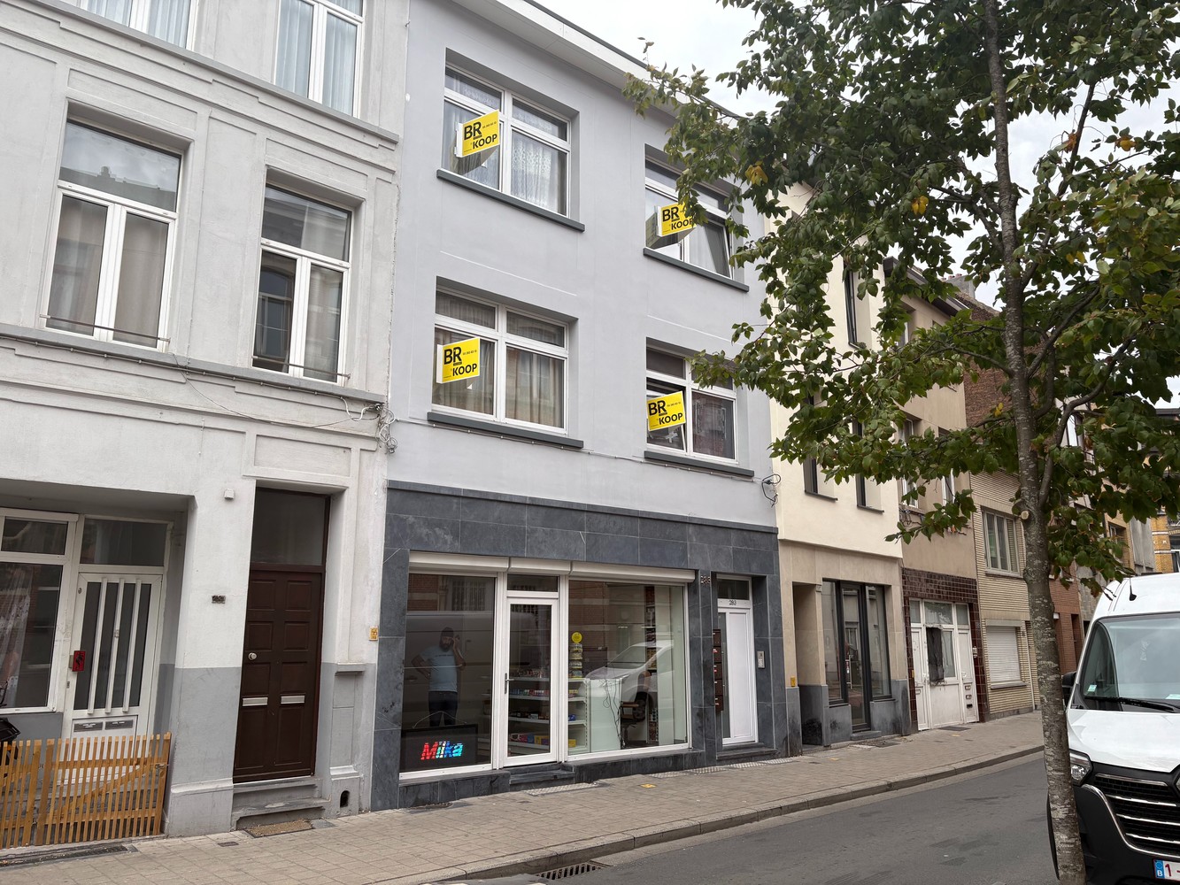 Vergund en verhuurd opbrengstgebouw - foto 1