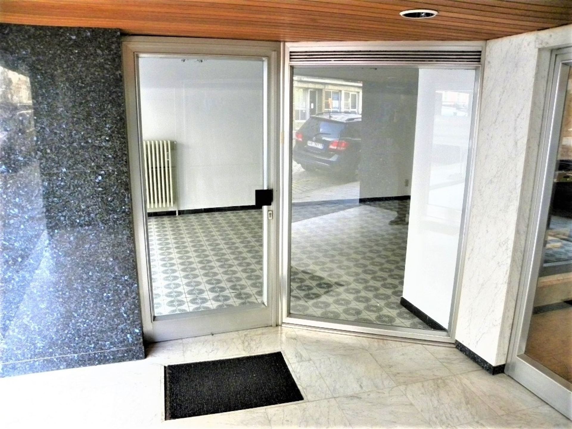 Commercial for rent in Ghent - photo 3