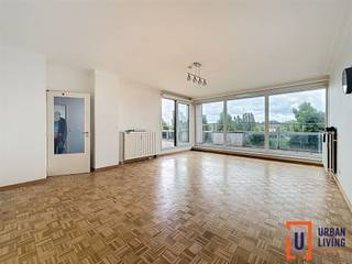 Découvrez ce spacieux appartement de 107m², idéal pour les familles. L'espace de vie offre une abondance de lumière naturelle grâce à de...