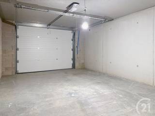 Deze woning van 288 m² heeft een kelder bestaande uit inkomhal, technische berging, garage, kelder- en tuinberging. Vervolgens op het gelijkvloers...