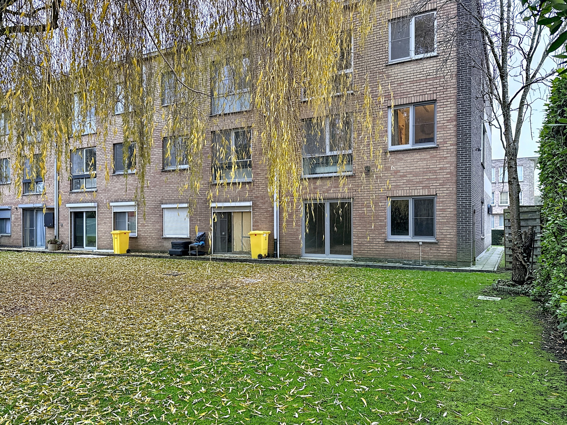 VOLLEDIG VERNIEUWD GELIJKVLOERS APPARTEMENT 3 SLPKS - foto 3