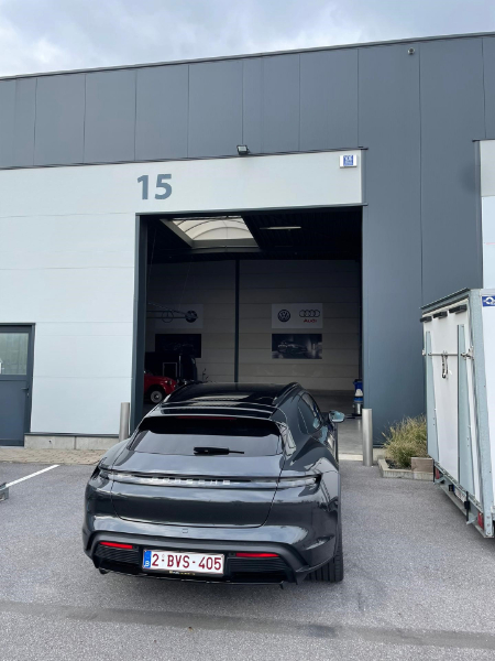 Zeer centraal gelegen KMO-UNIT 190m2 met magazijn, bureau en 2 autostaanplaatsen - foto 2