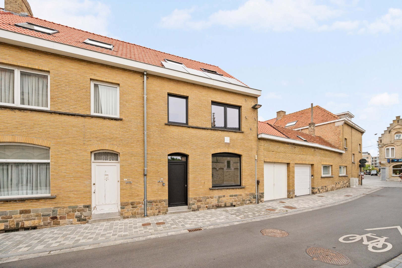 Gerenoveerde woning met 3 slaapkamers en gezellig stadstuin. - foto 1
