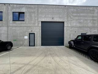 Entrepôt spacieux de 156 m² avec d'excellentes installations à louer - Situé dans le PathoekewegCet entrepôt fonctionnel de 156 m² offre un...