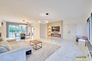 Hier bevinden we ons in 1 van de mooiste lanen van Leopoldsburg, vlakbij de natuur.Deze villa werd recent vernieuwd en is technisch volledig in orde...