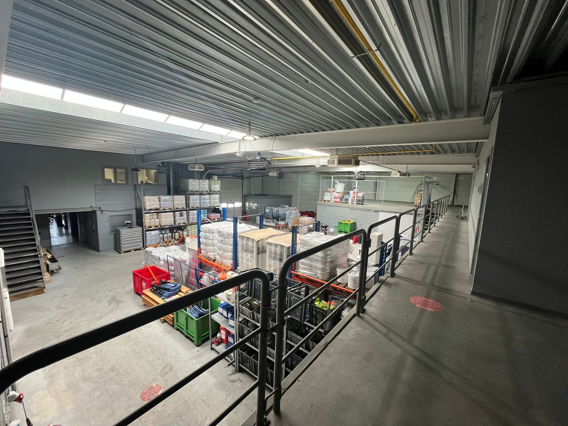 Polyvalent bedrijfsgebouw van 1.550m² te Schelle - foto 2