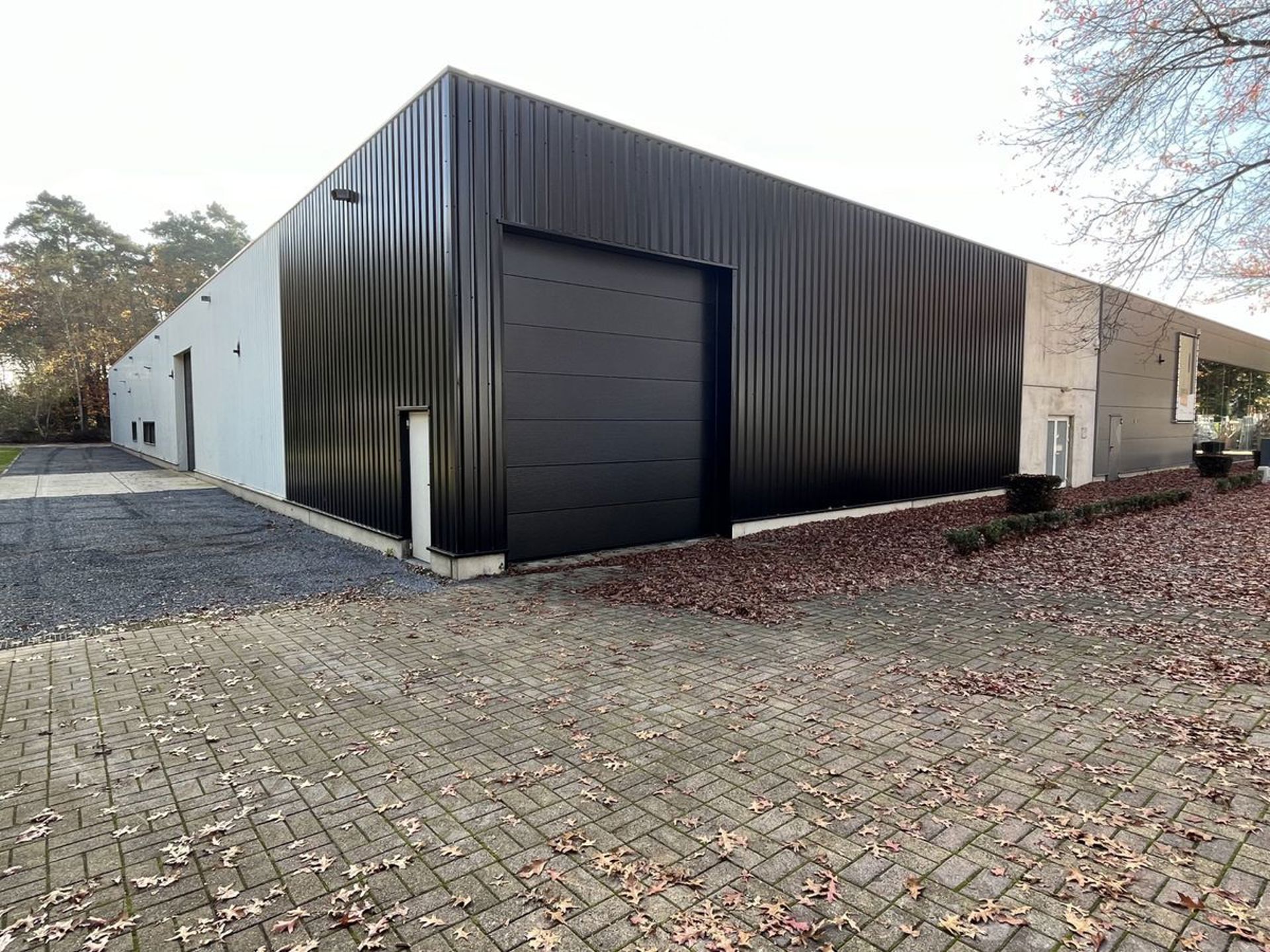 CENTRAAL GELEGEN MAGAZIJN VAN 450M² - foto 1