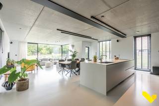 Exclusieve moderne villa met hoogwaardige afwerking in OlenDeze prachtige moderne villa combineert luxueus wonen met hedendaags comfort en...