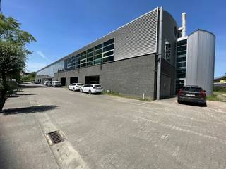 Magnificently located office space of 1,087 m² for rent near exit 1 (Ledeberg) of the E17 motorway as well as close to the Ghent city ring road...