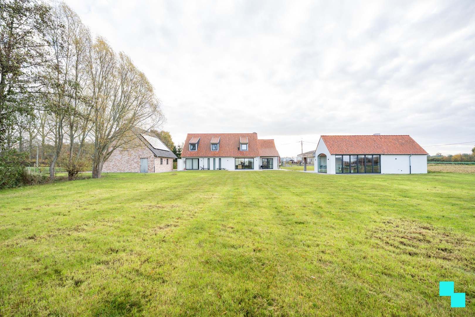 Landelijk gelegen te Ardooie: unieke nieuwbouwwoning (2023) met twee bijgebouwen op een perceel van 5.000 m² - foto 3