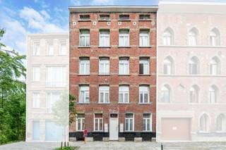 Informatie & bezoeken: anastasia.s@weinvest.be | 02 315 77 22<br /><br />Op wandelafstand van het Kanaal van Brussel en vlak bij het stadscentrum biedt We Invest dit volledig verhuurde opbrengsteigendom aan. Een uitstekende investeringskans in de sterk groeiende gemeente Sint-Jans-Molenbeek.<br /><br />Het gebouw is verdeeld over vier verdiepingen en bestaat uit zes wooneenheden, die allemaal momenteel verhuurd zijn. Hierdoor geniet u onmiddellijk van een stabiele huurinkomst vanaf de aankoop:<br /><br />4 appartementen met twee slaapkamers;<br />1 appartement met één slaapkamer;<br />1 studio.<br /><br />De twee gelijkvloerse wooneenheden (de studio en het appartement met één slaapkamer) beschikken over een rechtstreekse toegang tot een aangename binnenkoer, wat een extra troef vormt voor de bewoners.<br /><br />Technisch biedt dit gebouw een zorgeloze investering:<br /><br />Geen stedenbouwkundige overtredingen;<br />Conforme elektrische installatie;<br />Volledig verhuurd gebouw.<br /><br />EPC: D – CO₂-uitstoot: 38 kg/m²/jaar – Primair energieverbruik: 192 kWh/m²/jaar.<br /><br />Het pand biedt een bruto rendement van 8,1%, met een jaarlijkse huuropbrengst van €79.000.<br /><br />Dankzij de strategische ligging, dicht bij winkels, openbaar vervoer, scholen en de belangrijkste invalswegen, vormt dit opbrengsteigendom een uitstekende opportuniteit voor investeerders die op zoek zijn naar een vastgoedbelegging met een onmiddellijk rendement.<br /><br />Een zeldzame investeringskans die u niet mag missen.