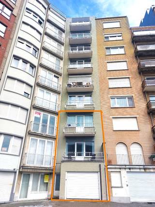 Ontdek dit unieke en luxueuze triplex appartement van maar liefst 170 m², gelegen op een absolute toplocatie aan de Zeedijk van Wenduine. Geniet...