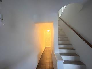 Deze bel-étagewoning is gelegen in een rustige straat, op korte afstand van het centrum, scholen, groen en openbaar vervoer.De woning beschikt over...