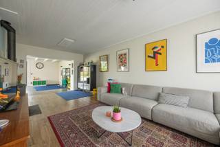 Deze half-open bebouwing op een perceel van 10 are 74 ca is gelegen op een rustige locatie en toch kortbij het centrum van Overpelt. De woning...