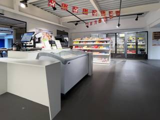 Deze compleet (2022) gerenoveerde kantoorruimtes (3 x 860m²)  te Zwijnaarde genieten van een uitzonderlijke ligging en visibiliteit nabij de...