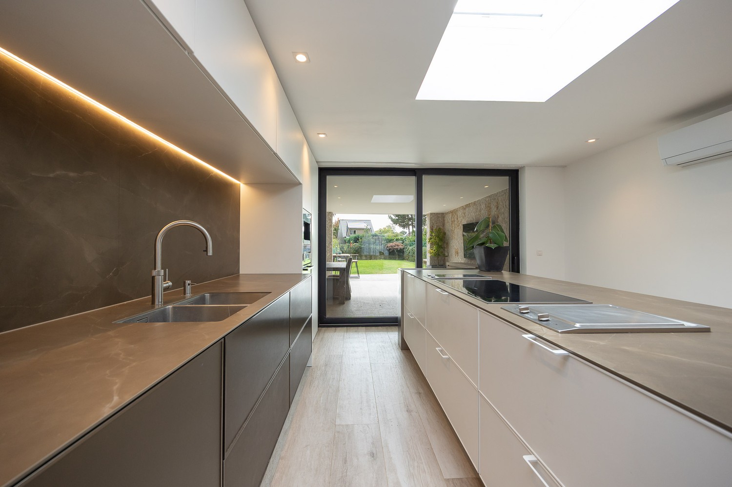 Stijlvol gerenoveerde woning in het hart van ’s-Gravenwezel – 4 slp – 4 badkamers - foto 1