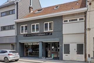 VALIMMAS verkoopt in het centrum van Asse deze zeer commercieel gelegen handelsgelijkvloers (al dan niet met het riante duplex-appartement...