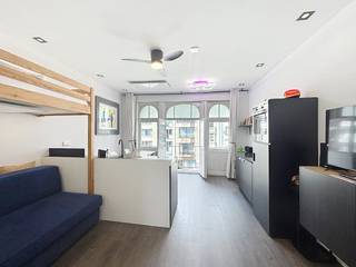 Découvrez cet appartement moderne de 42 m² au 3ème étage d'un immeuble bien entretenu sans ascenseur, situé à Rogierlaan 20, à deux pas du front...